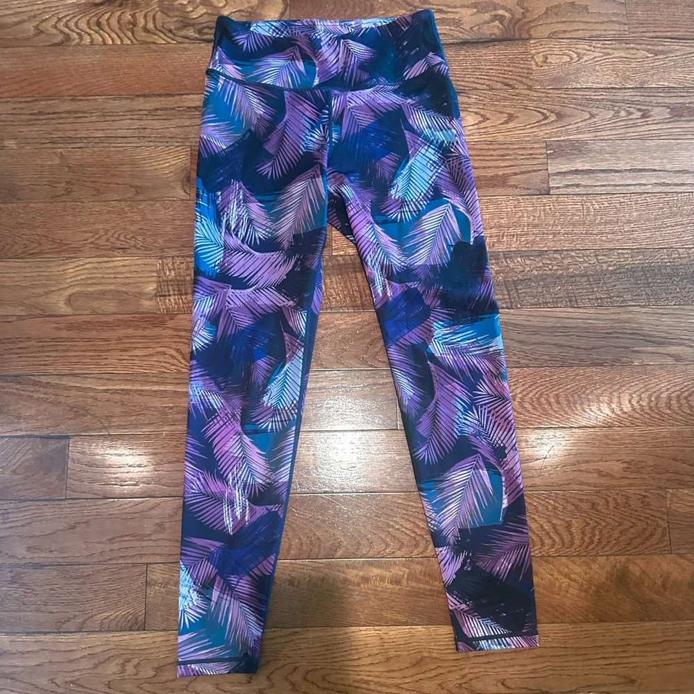 Yelete Women's High Waisted Pattern 7/8 Leggings with Pockets, worn once